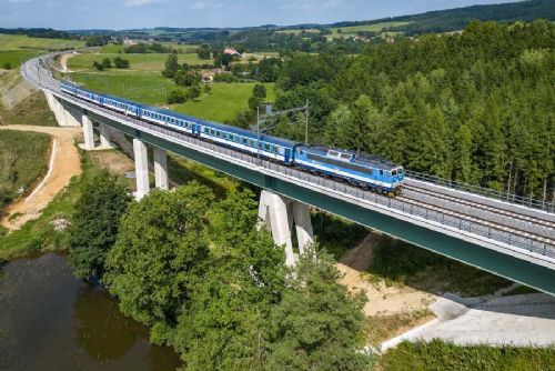 Bezpečnější a rychlejší vlaky mezi Prahou a Českými Budějovicemi díky systému ETCS