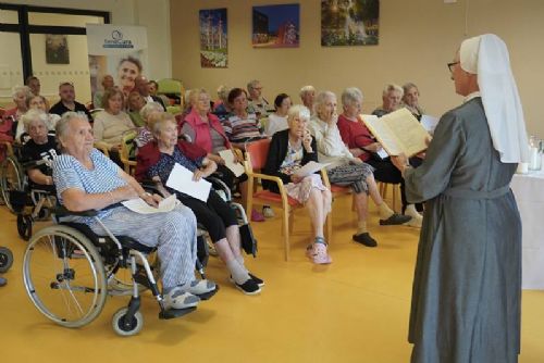 Biskup posvětil kapličku v plzeňském SeniorCentru SeneCura