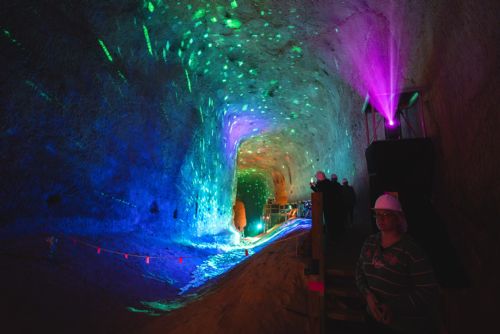 BLIK BLIK se vrací do dolu s vesmírnou podívanou. Nevřeň rozsvítí podzemí