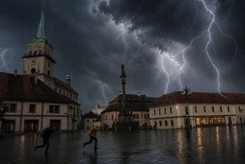 Bouřky se Plzeňskem jen prohnaly, teď se počasí uklidní. Víkend má být příjemnější