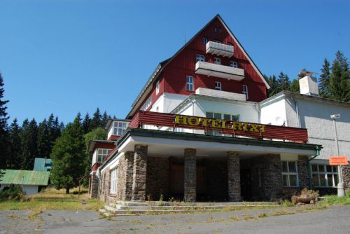 Budoucnost hotelu RIXI na Šumavě stále v mlze