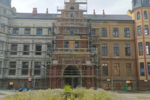 Bzenecký zámek má novou fasádu: čekají ho další opravy i nové využití