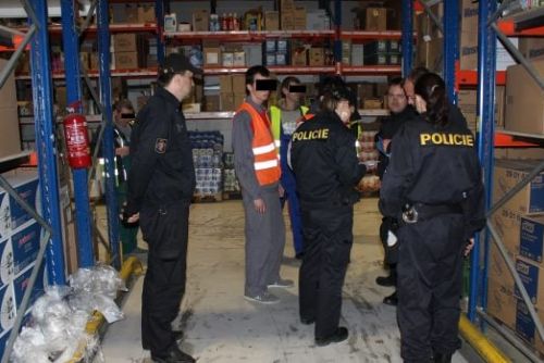 Cizinecká policie prověřila v prosinci téměř 500 osob, čtyři přistiženi