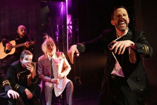 Daniel Bambas jako Cyrano: pravda proti lesku