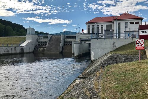 Desítky výpustí ohrožují Lipno