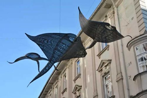 Hasiči v Olomouci zachránili chodce před katastrofou!