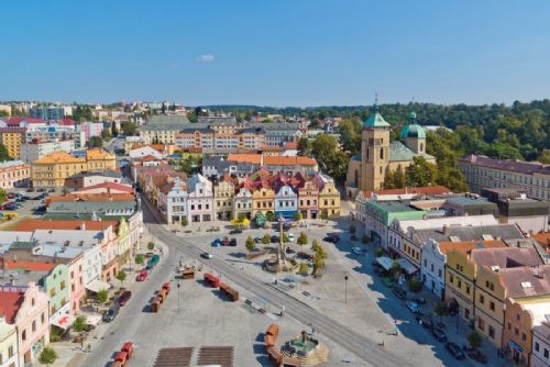 Havlíčkův Brod vozí školáky speciálním autobusem. Poznávají město i jeho historii