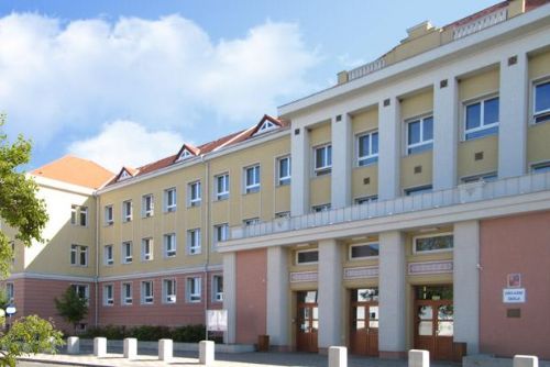 Holýšov má nový školní pavilon pro 890 dětí