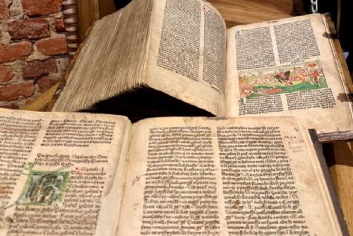 Malé muzeum Bible ve Starém Pelhřimově získalo Pražskou bibli z roku 1488. Přibyly i další vzácné tisky