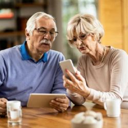 Městská knihovna Jihlava učí seniory pracovat s chytrým telefonem a aplikacemi