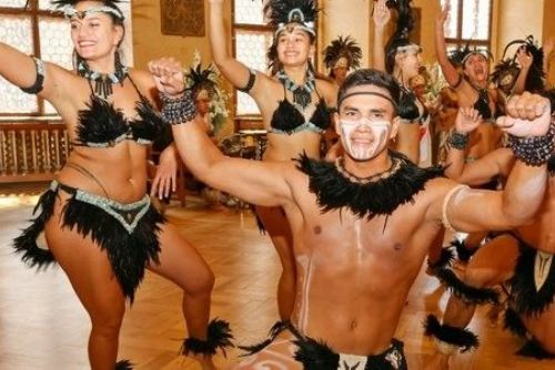 Mezinárodní folklor a kulturní poklady z Rapa Nui