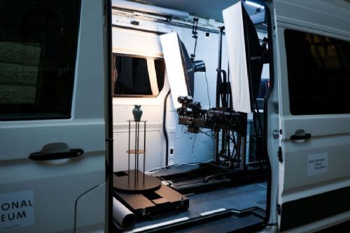 Mobilní digitalizační stanice Archa III vyráží z Prahy na Ukrajinu