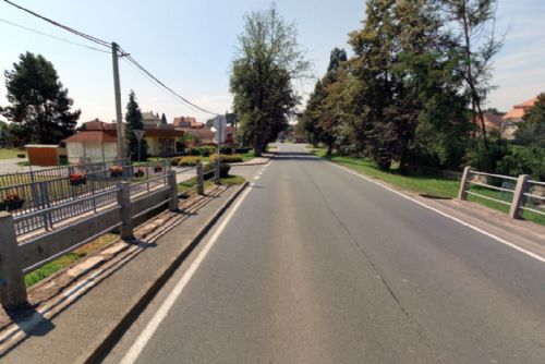 Most v Čeminách čeká demolice. Osobní auta projedou, kamiony musí na objížďku