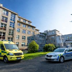 Muž v léčebně u Rokycan zemřel po pádu z okna, policie cizí zavinění vyloučila