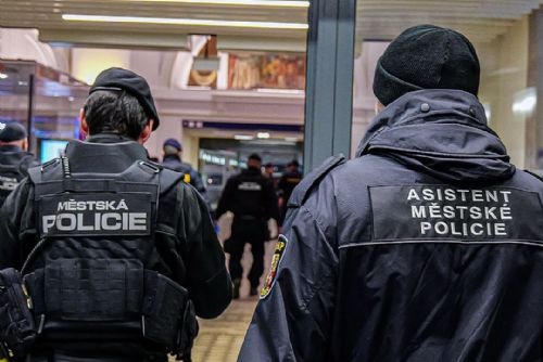 Plzeň posílí dohled v ulicích. Na asistenty prevence získá přes půl milionu