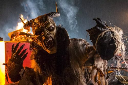 Plzeňský kraj láká o víkendu na krampus show, hudbu, košty a vzdělávání