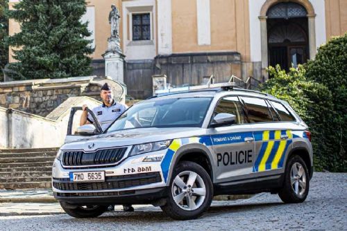 Policie může na dálku zastavit auta díky nové technologii z ČVUT a VUT