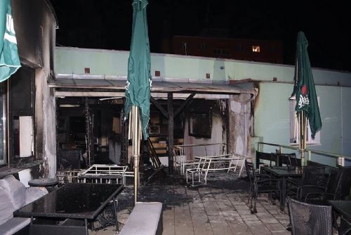 Požár hotelu Rozvoj v Klatovech zaměstnal devět jednotek. Škody půjdou do milionů