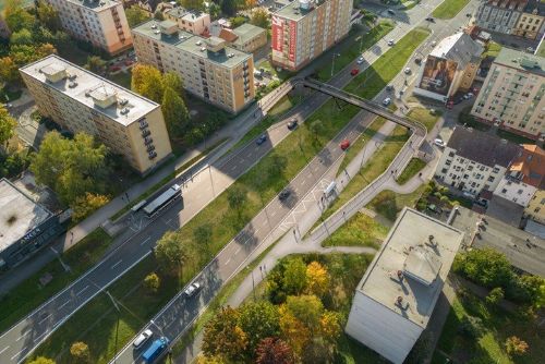 Rokycanskou v Plzni ovládnou jeřáby a nadměrný náklad. Usazování lávky omezí dopravu