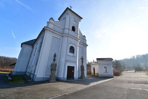 Šikmý kostel v Karviné prochází rekonstrukcí střechy za 7 milionů