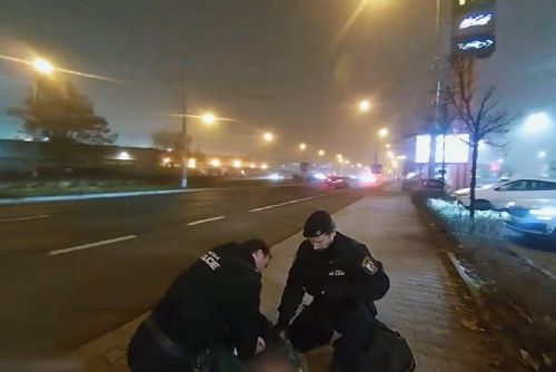 Strážníci v Plzni zachránili muže v bezvědomí