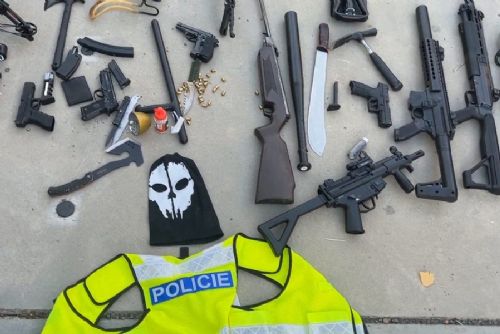 V Brně odhalili varnu pervitinu ukrytou v kontejnerech. Policie našla i zbraně