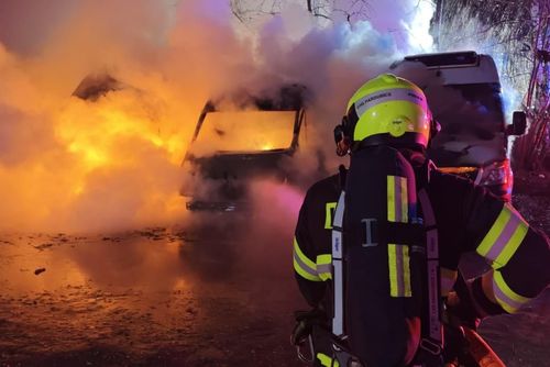 Větrný Štědrý den, 27 zásahů, čtyři auta v plamenech