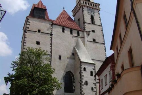 Vyhlídková věž u kostela sv. Jakuba v Prachaticích je dočasně uzavřena. Podkroví obsadila kolonie netopýrů