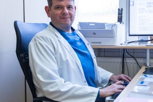 Chřipka může zatížit srdce. Primář z Klatov vysvětluje, proč je právě teď vhodný čas na očkování