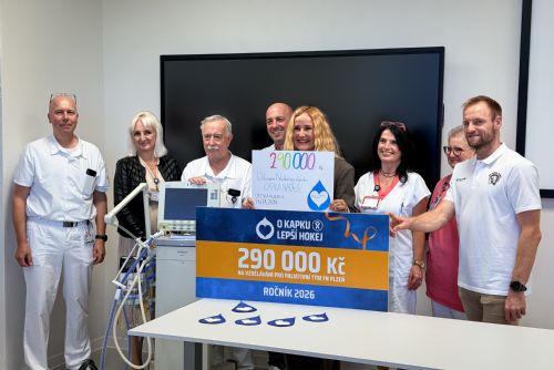 Plzeňská Fakultní nemocnice získala díky hokejové charitě dar za více než 700 tisíc korun
