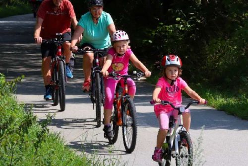 Auta na cyklostezce: Přibyslav-Sázava čekají změny