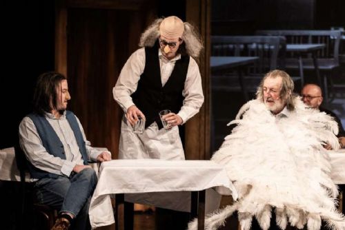 Bolek Polívka uvede v Praze premiéru inscenace Anděl v lihu společně se svými syny