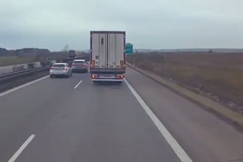 Cizinci obviněni z útoku na kamion - hrozí jim 8 let vězení