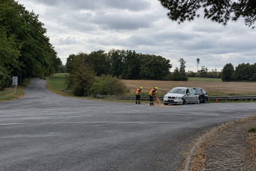Další nehoda na u Seče. Dva lidé se zranili, tři děti vyvázly bez újmy