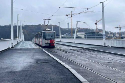 Dvorecký most se otevře 17. dubna, auta zůstanou mimo provoz