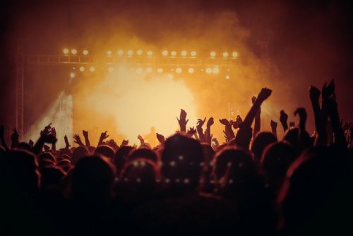 Festival pod zámkem: Stand-up, rock a DJ show!