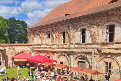 Festival v Čečovicích pomůže zachránit zámek. Výtěžek půjde na jeho opravu