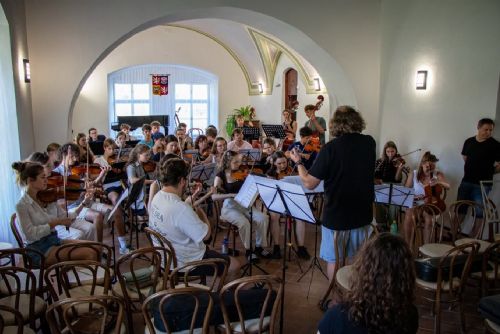 Mladí muzikanti dnes zahrají ve Spáleném Poříčí, v neděli rozezní statek U Matoušů