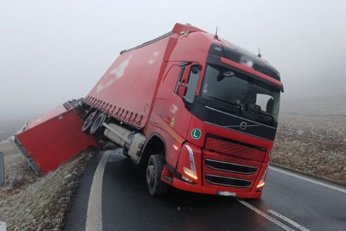 Na Klatovsku ráno havarovaly 2 kamiony