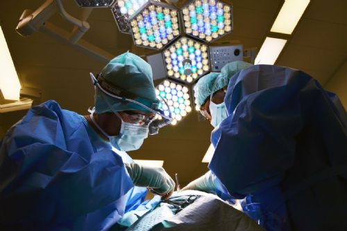Neuromonitoring pomůže ve Stodské nemocnici při operaci štítné žlázy