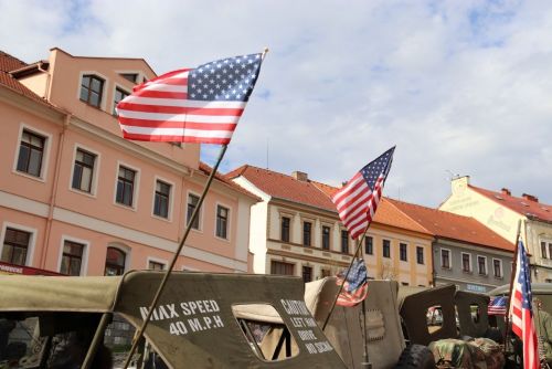 Oslavy osvobození zaplní celý Plzeňský kraj. Program vyvrcholí v Plzni konvojem i pietami
