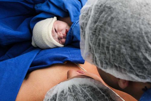 Ostrava: Císařský řez umožňuje matce první kontakt s dítětem