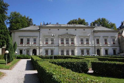 Park u Liebiegova paláce nově pod zámkem: otevřeno 7-22