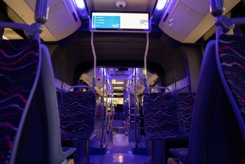 PMDP nasadily nové kloubové autobusy. Nabídnou pohodlí i moderní osvětlení