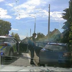 Podezřelí po krádeži v Písku ujížděli v odcizeném Renaultu. Policie je zadržela za deset minut