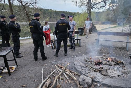 Policie v Plzni kontrolovala stovky lidí. Pomáhala i cizinecká jednotka