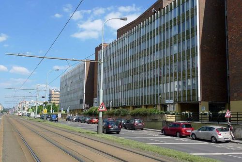 Praha 10 prodává bývalou radnici Vlasta a kulturní dům Eden za 1,117 miliardy korun. Výnos půjde na nové sídlo úřadu