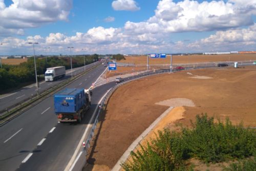 Rekonstrukce křižovatky Aviatická x Lipská zdržuje příjezd na Letiště Václava Havla až o 30 minut
