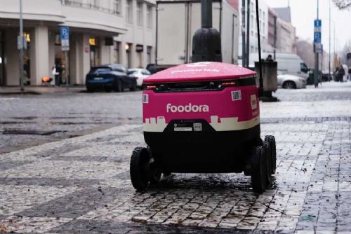 Revoluce doručování v Praze 8: Jídlo přivezou autonomní roboty