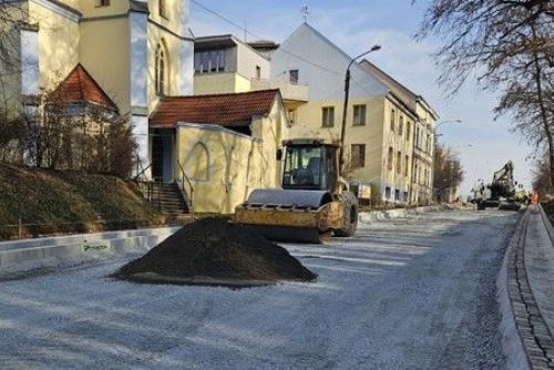 Rolnické náměstí v Lobzích se otevře 1. června, práce ale potrvají do srpna